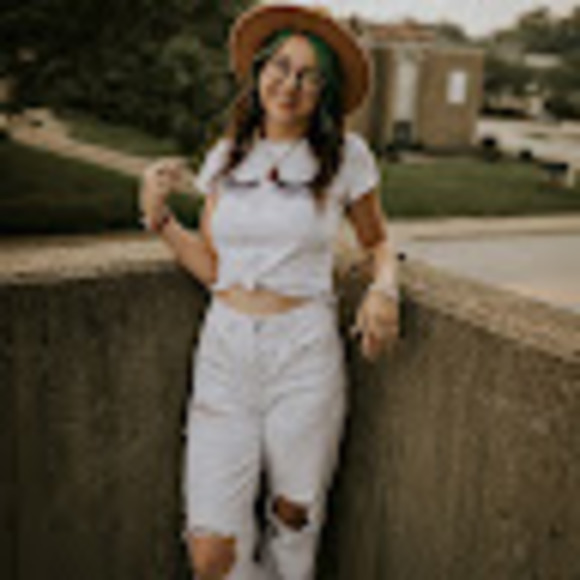 Meet your Posher, Allison - Picture 1 of 1